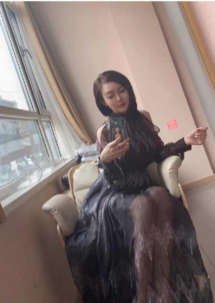 身材娇小玲珑的美妞