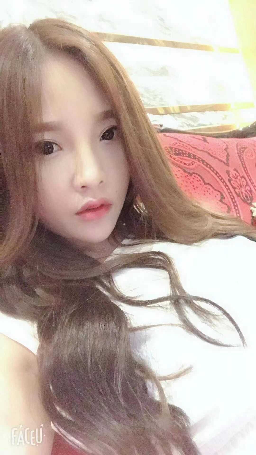 春江中心的小美女值得去去