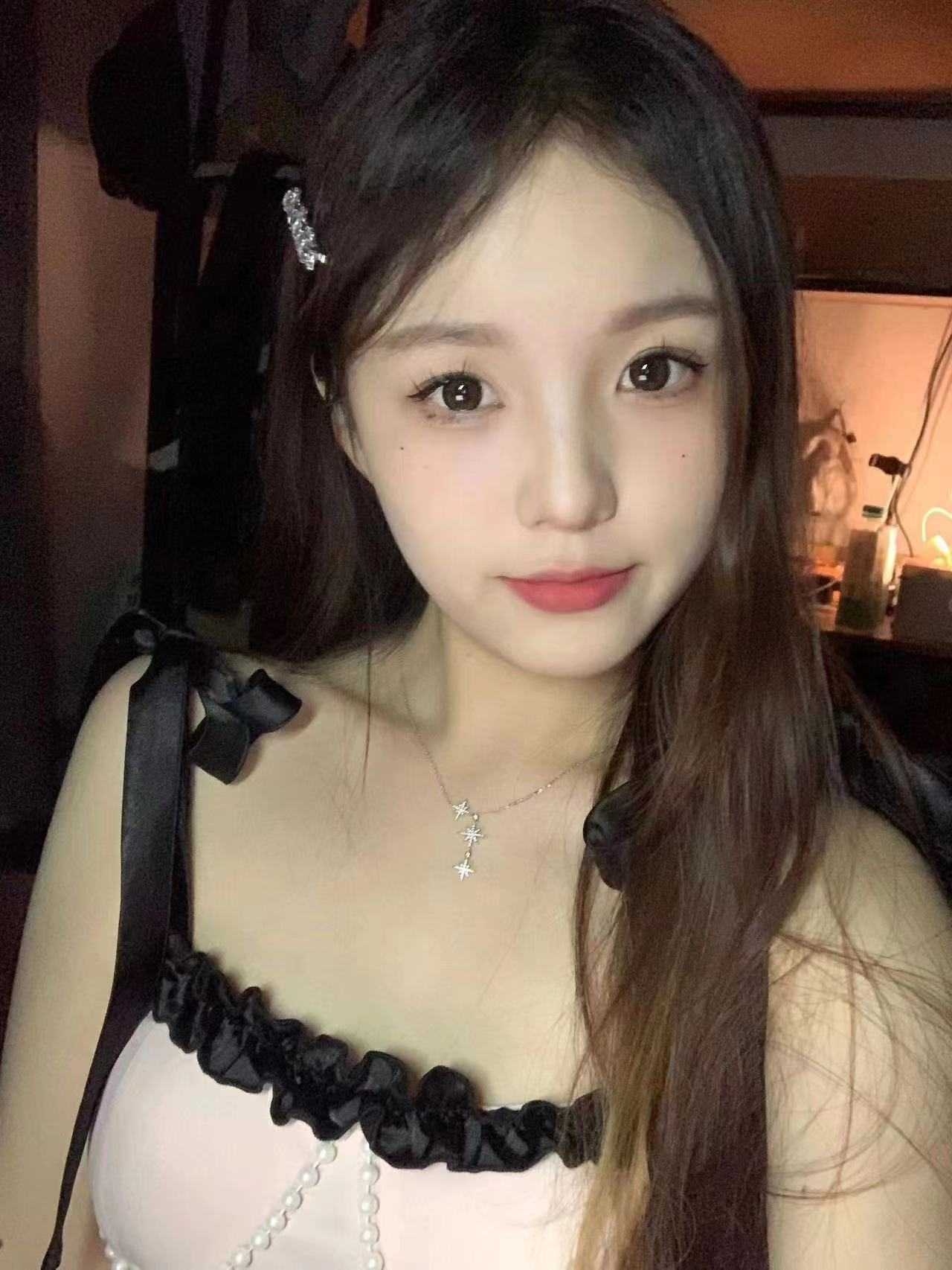 年轻00后美女一枚