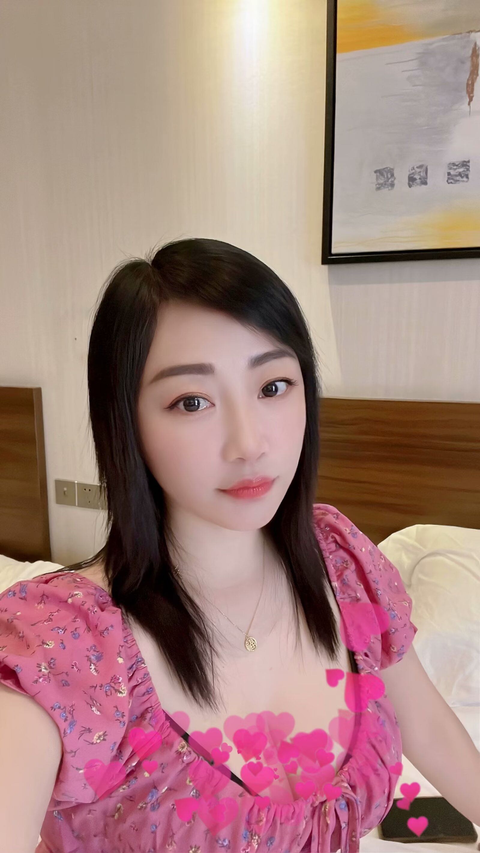 漂亮知性小姐姐