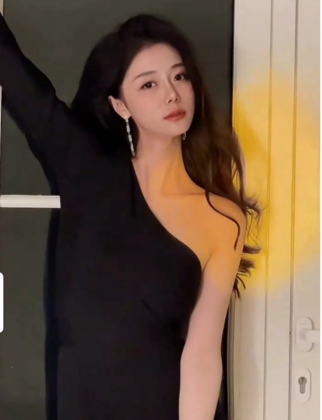 江岸区气质迷人的小姐姐。