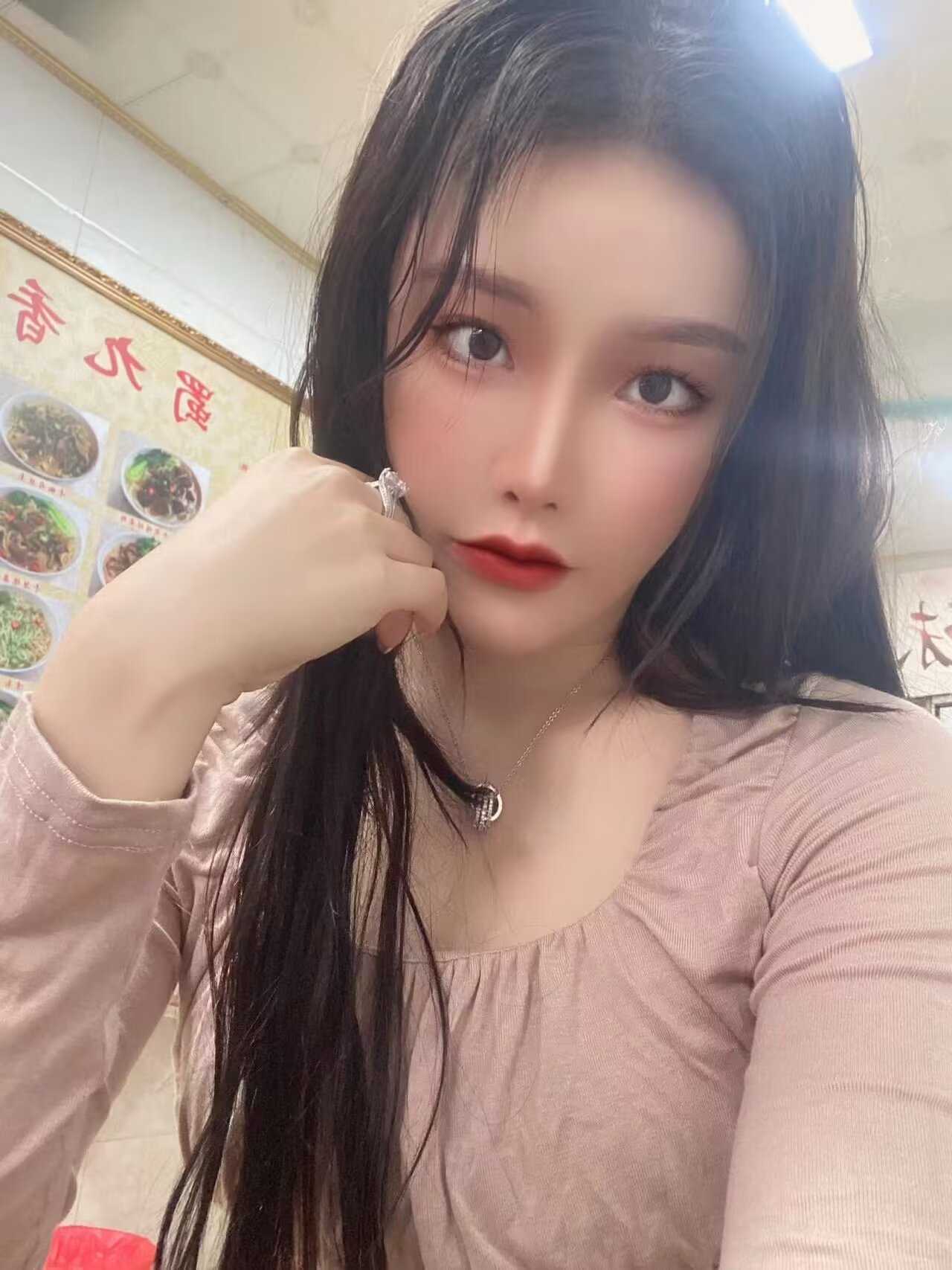 长腿黑丝妩媚妹子