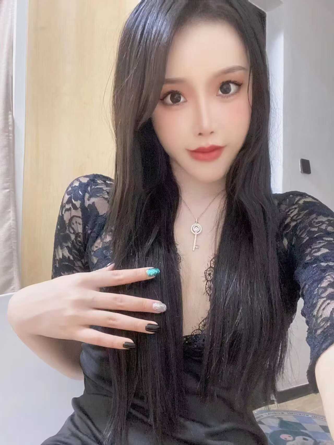 长腿黑丝妩媚妹子