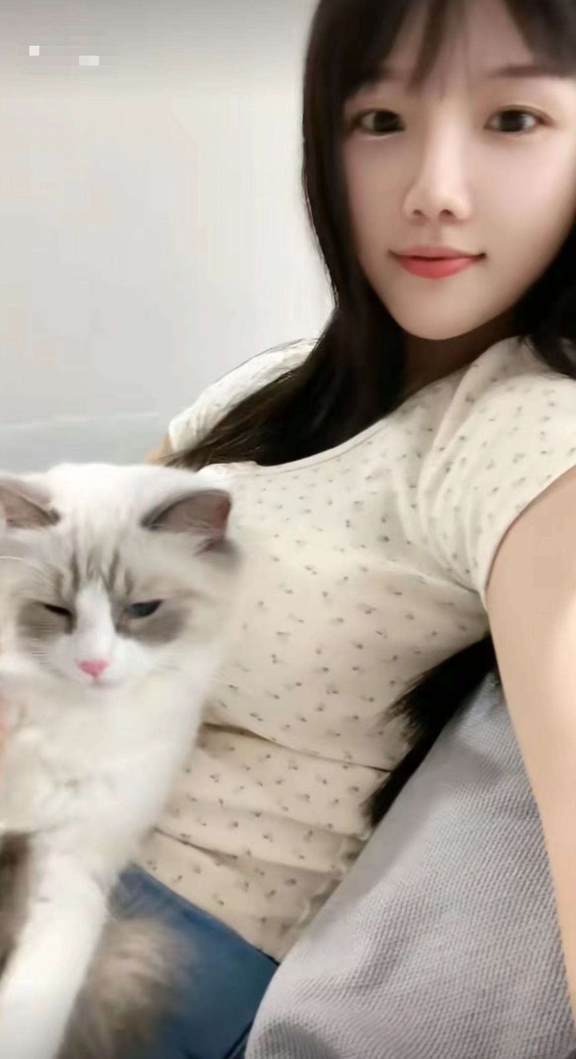 温柔 纯洁 皮肤白身材好