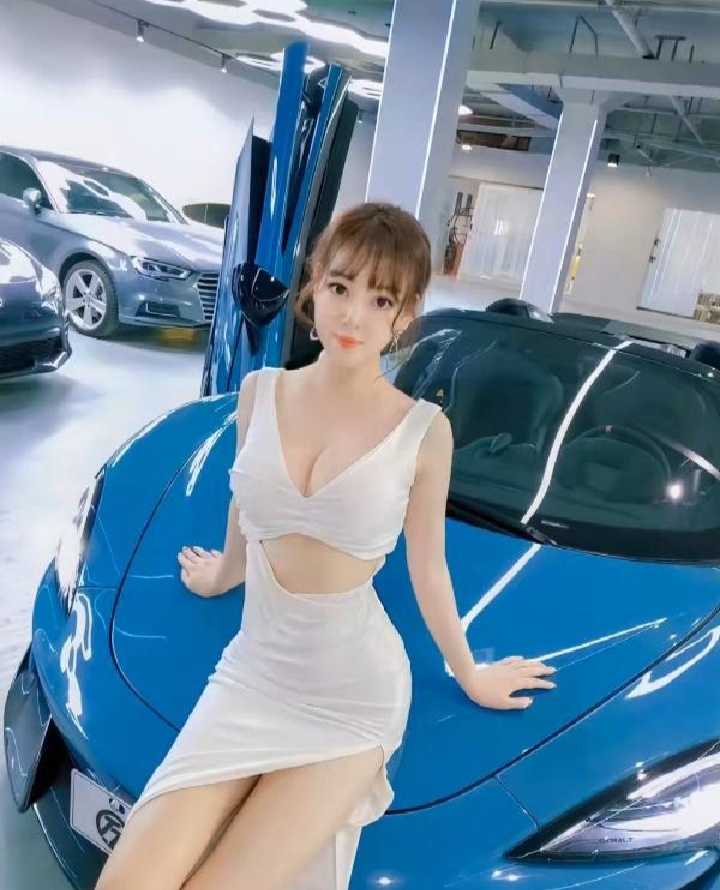 天河谭村性感车模