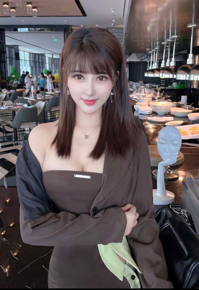 黑丝诱人美女一位