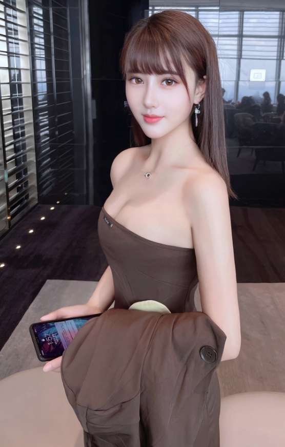 黑丝诱人美女一位