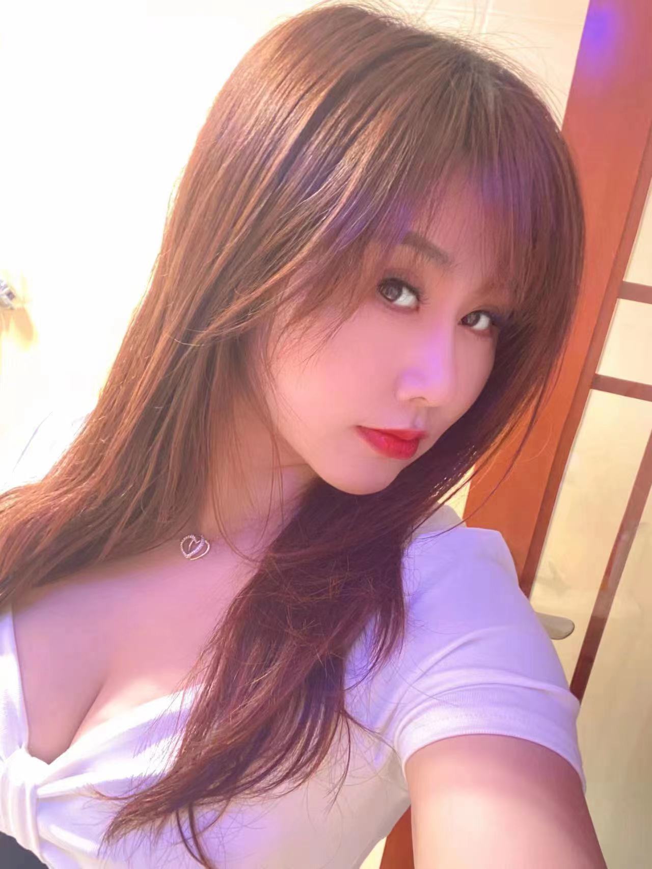 服务超级认真的少妇