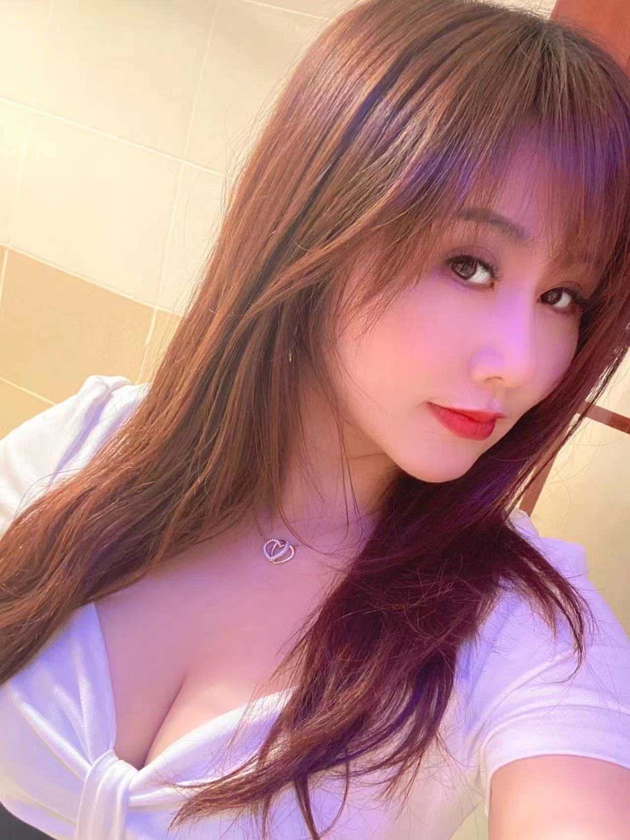 服务超级认真的少妇