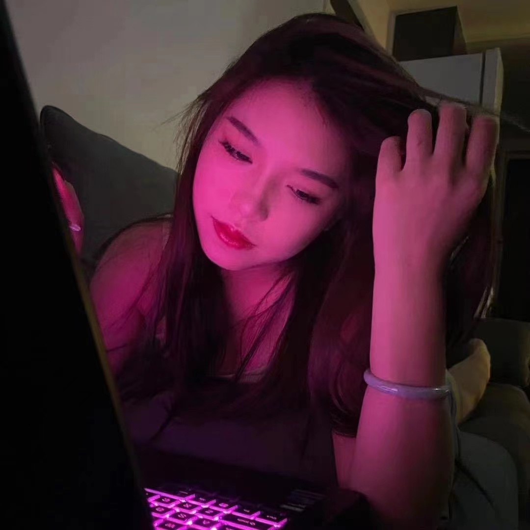 还算年轻的妹子