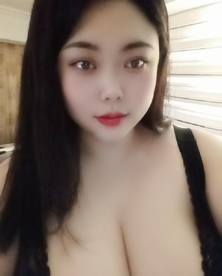 芙蓉巨乳小姐姐