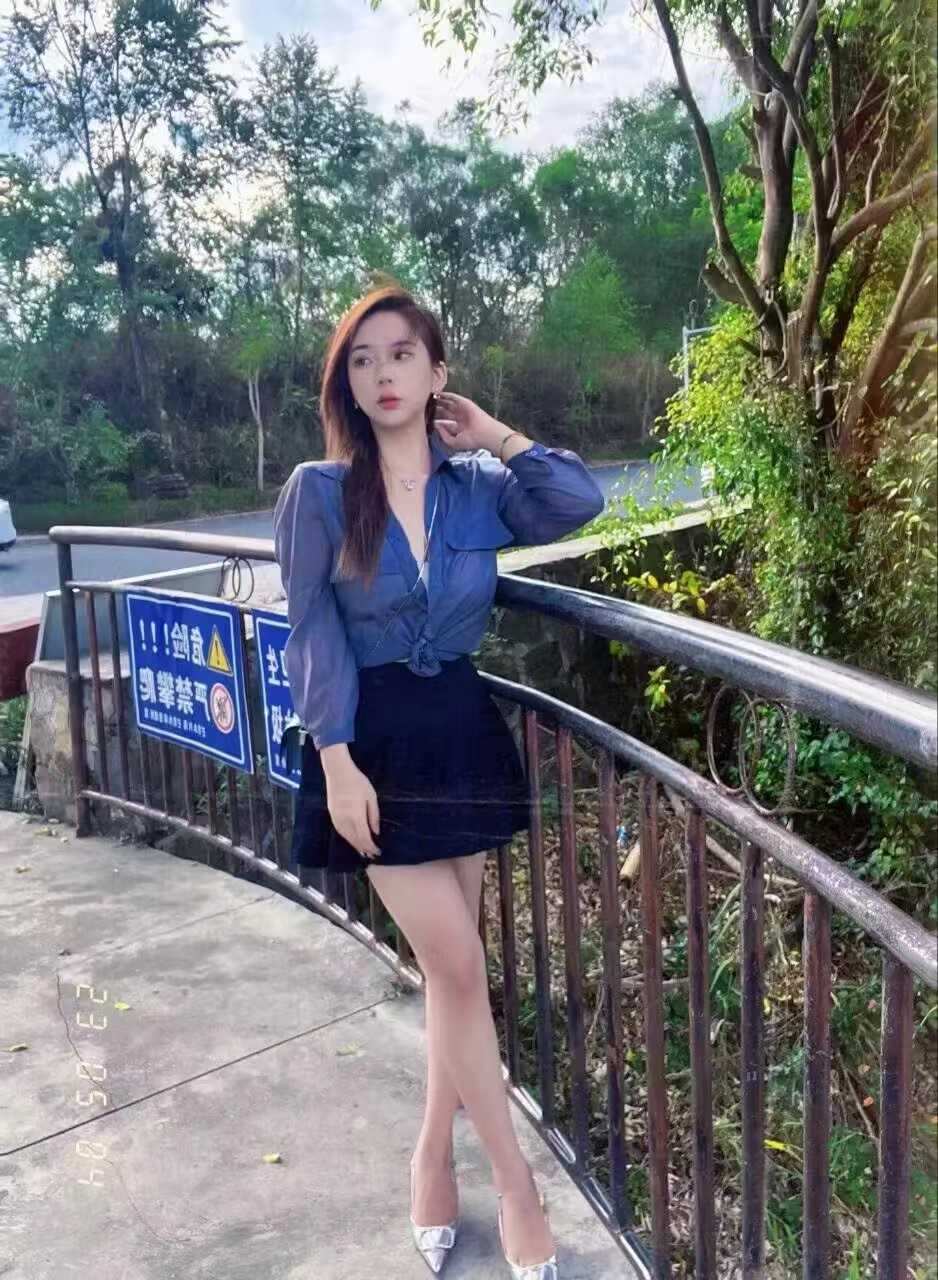 高挑性感迷人小姐姐