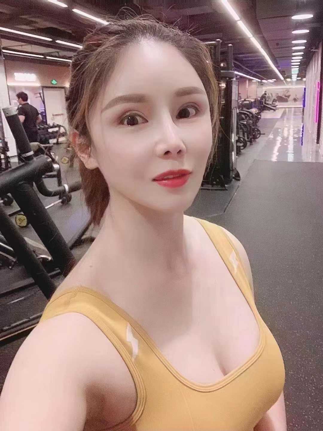 爱健身的妹子一位