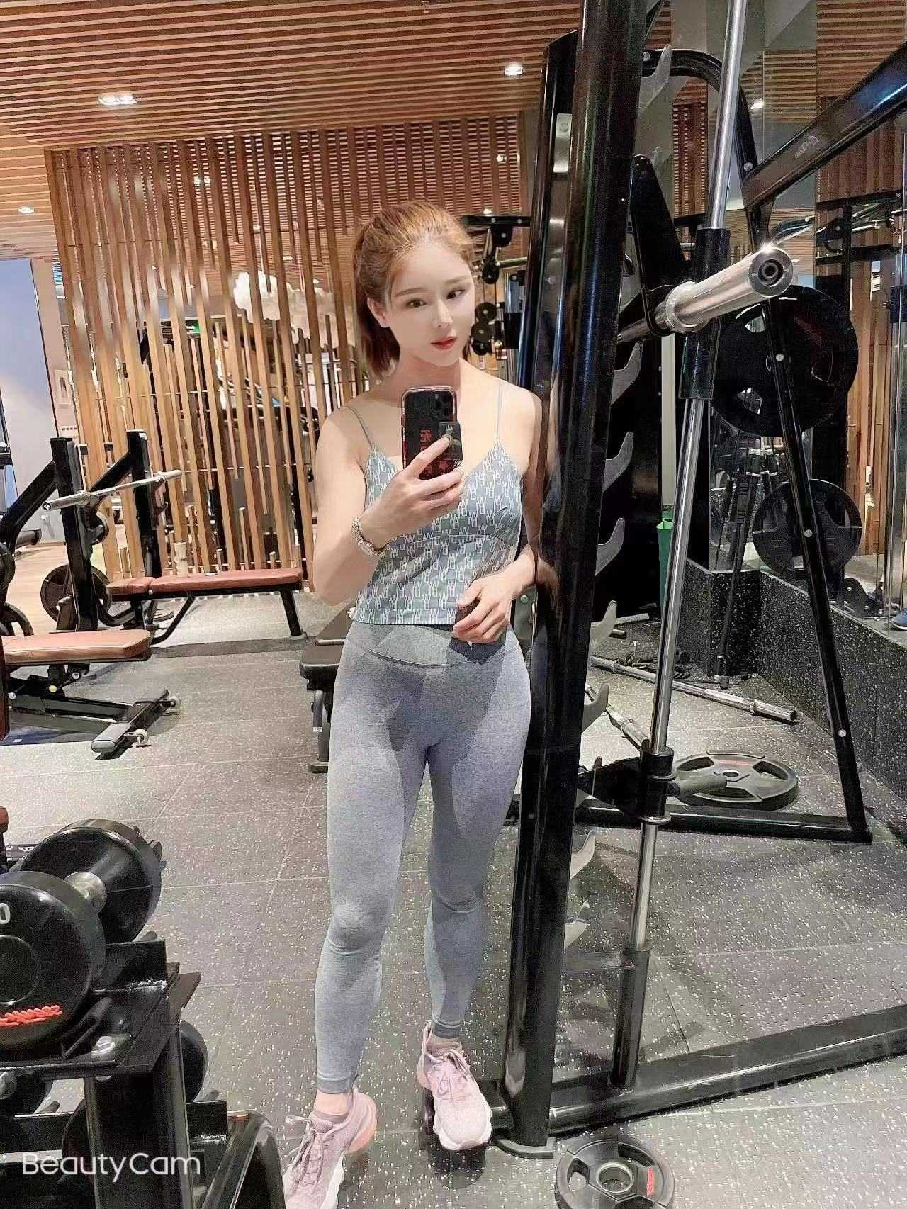 爱健身的妹子一位