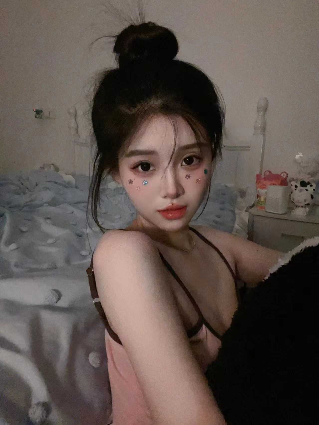 颜值超级棒的年轻妹子