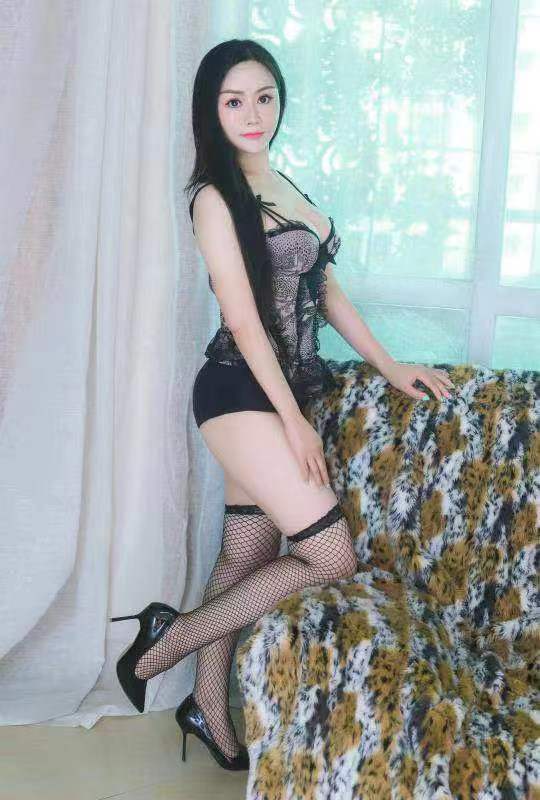 大咪咪很大的妹子