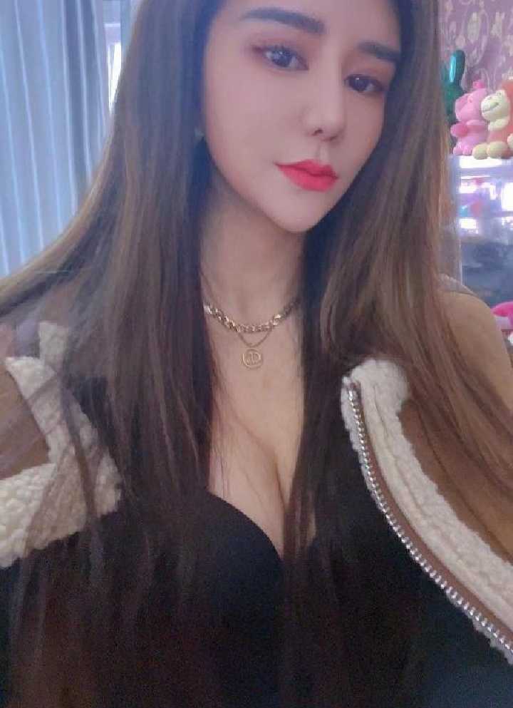 建邺蜂腰大臀翘美女