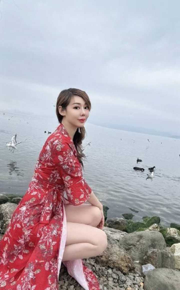 火辣身材大长腿美女