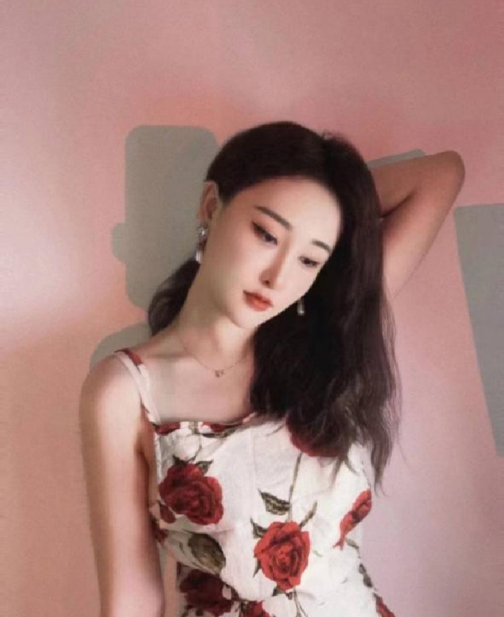 清纯甜美的兼职老师