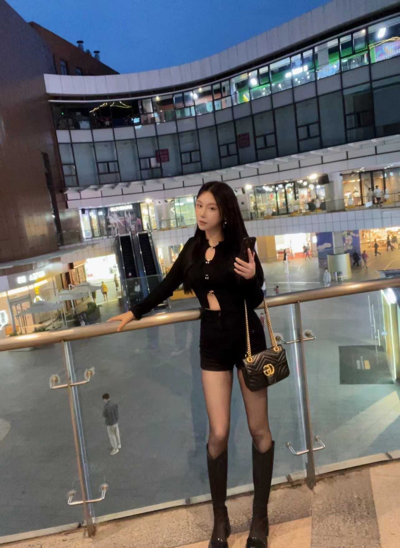 颜值身材都很棒的妹子