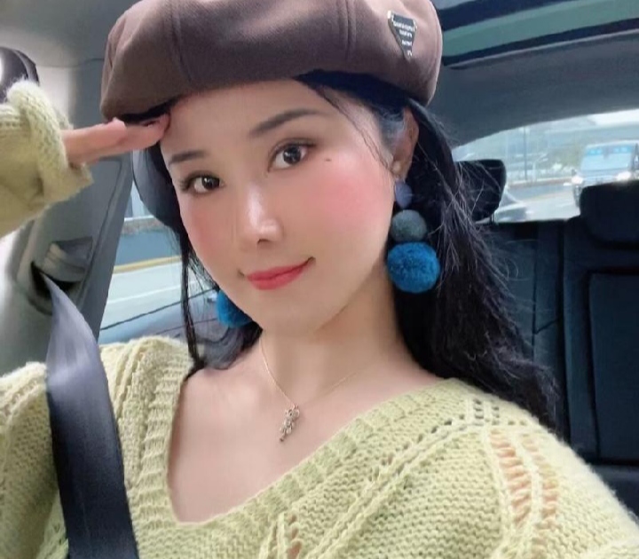 马达臀模特美女月亮