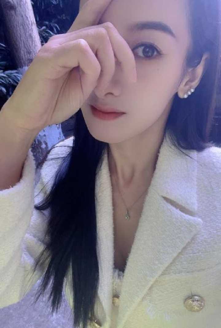 建邺联系小秘书柚子