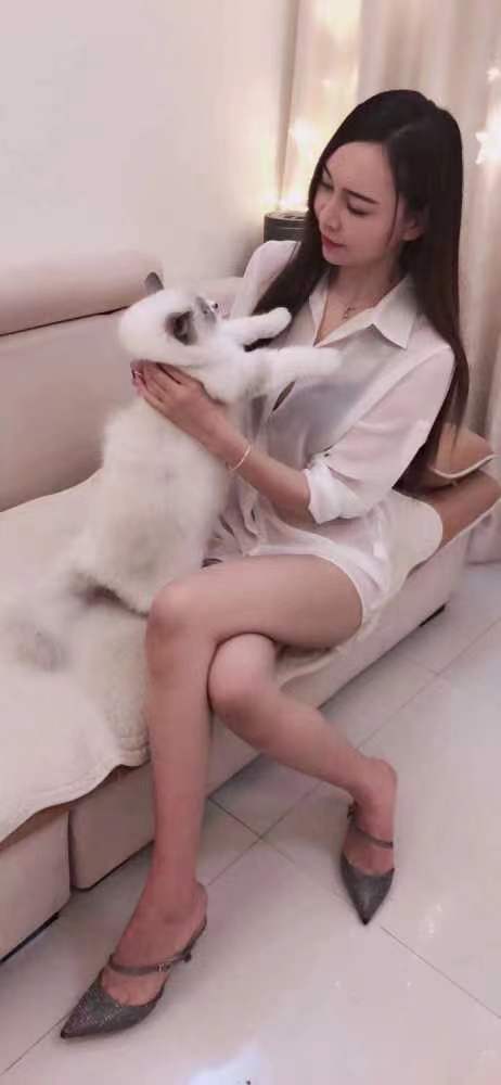 值得试试的卸货少妇