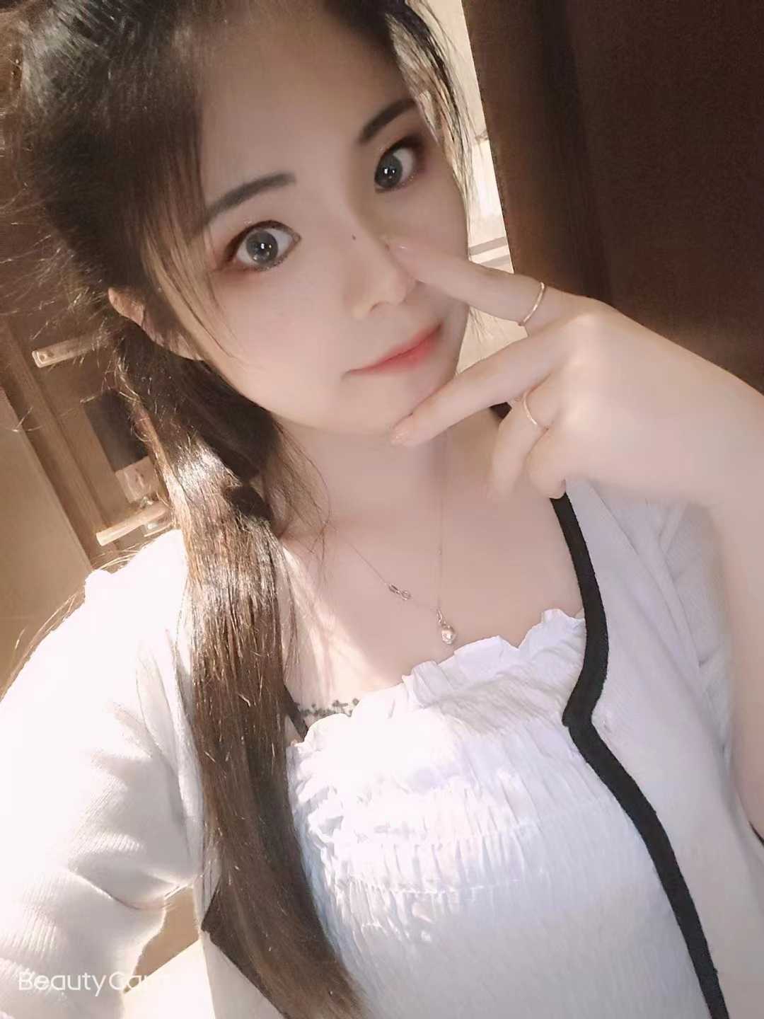 小翘臀的制服妹子