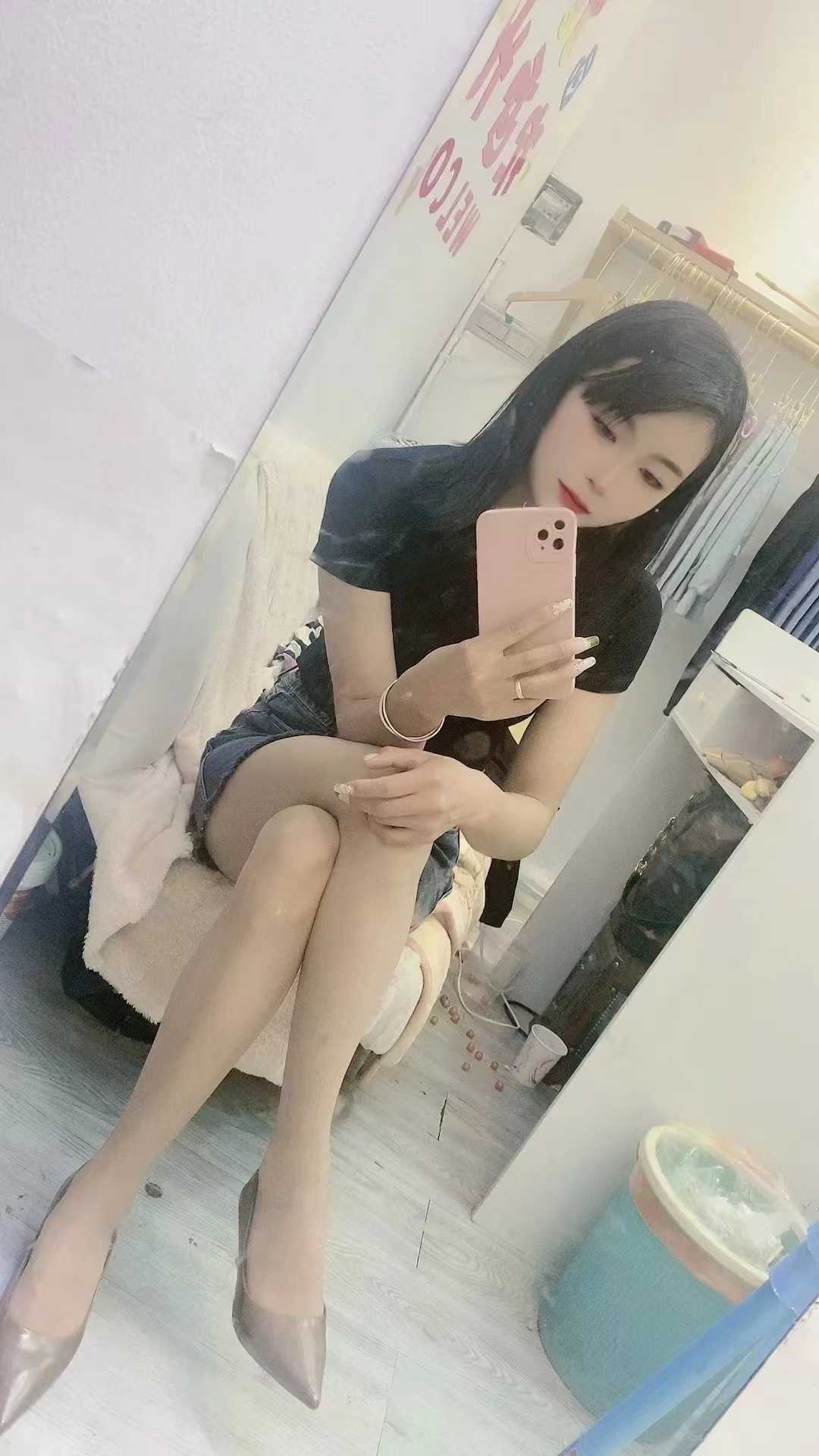 身材不错的小姐姐