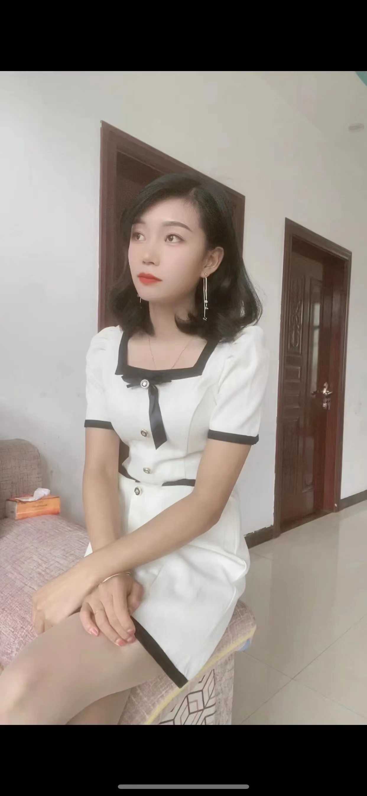 身材不错的小姐姐