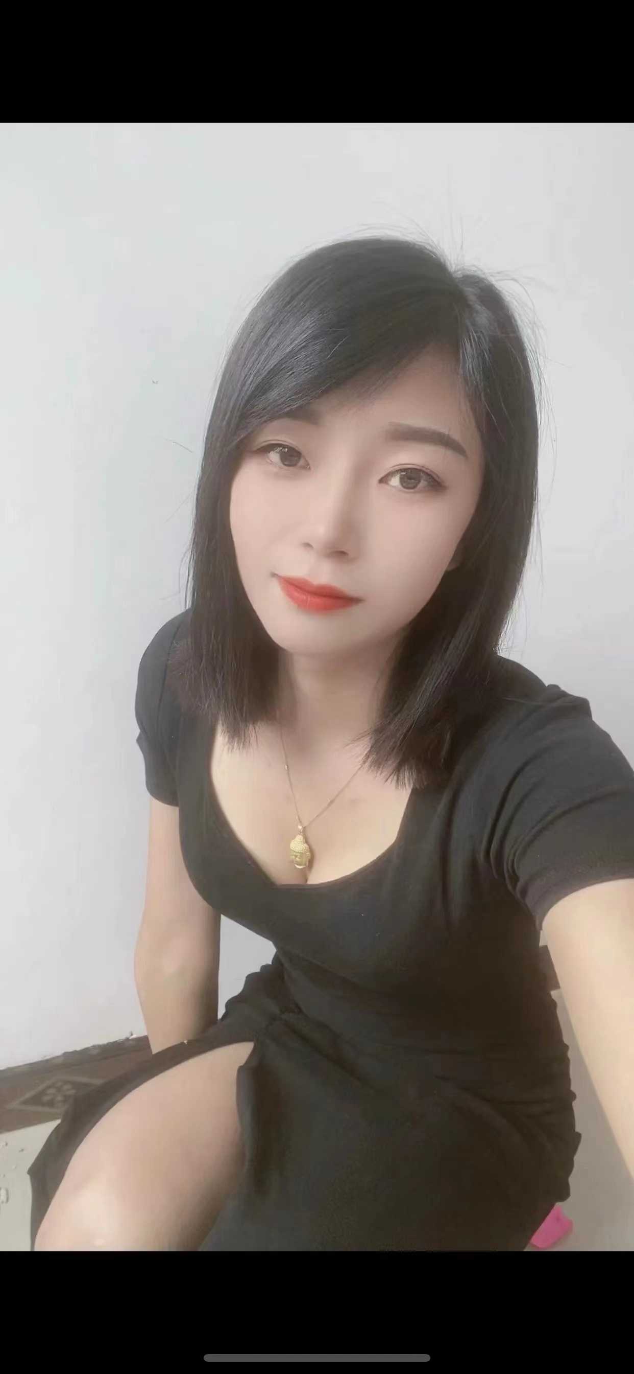 身材不错的小姐姐