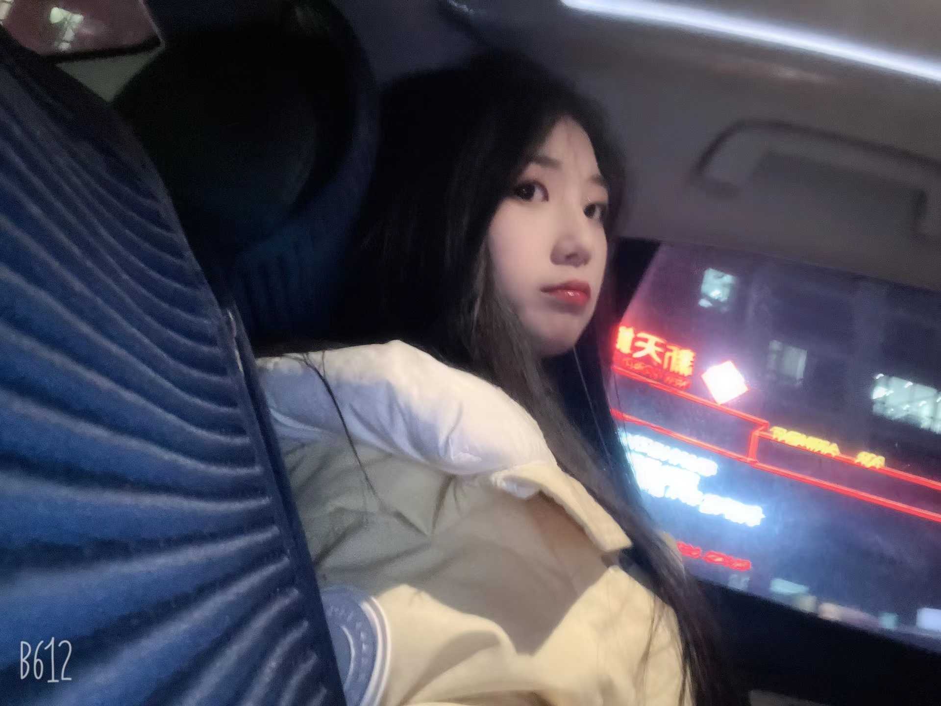 年轻有颜值的妹子