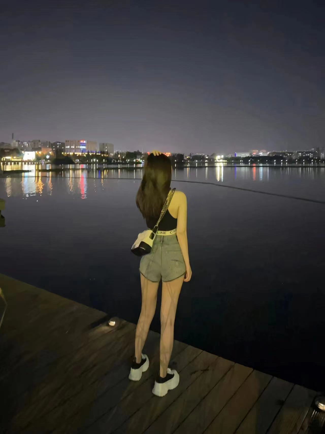 很有女友感的妹子