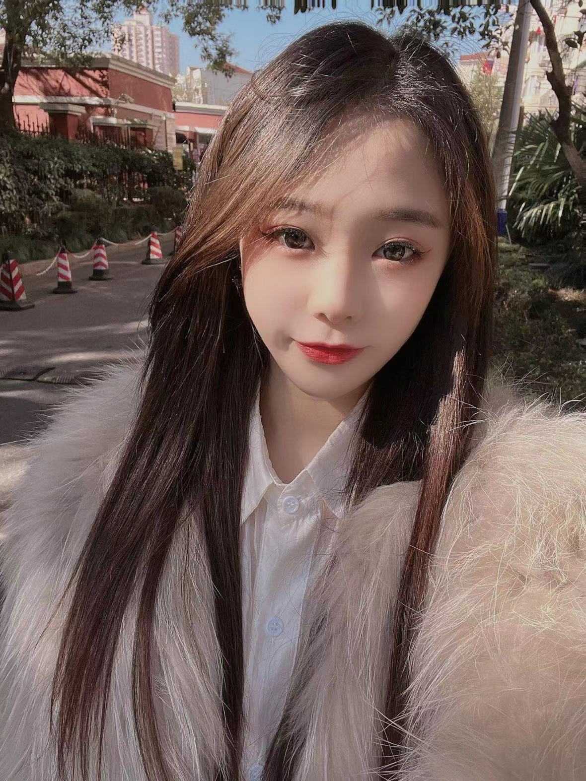 身材颜值很高的妹子