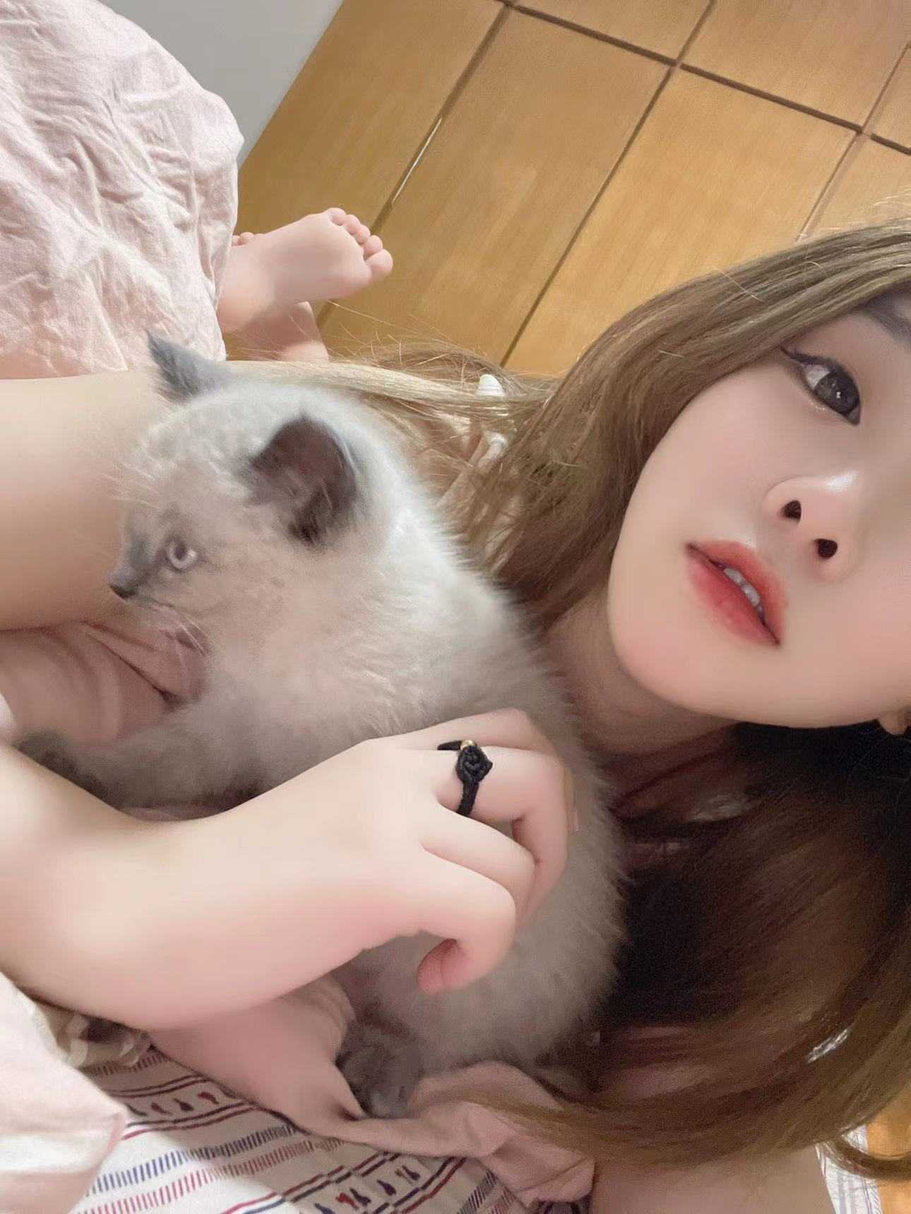 身材颜值很高的妹子