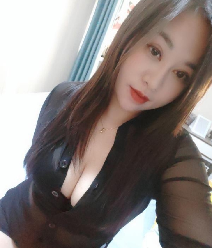 坪洲丰满大胸小姐姐