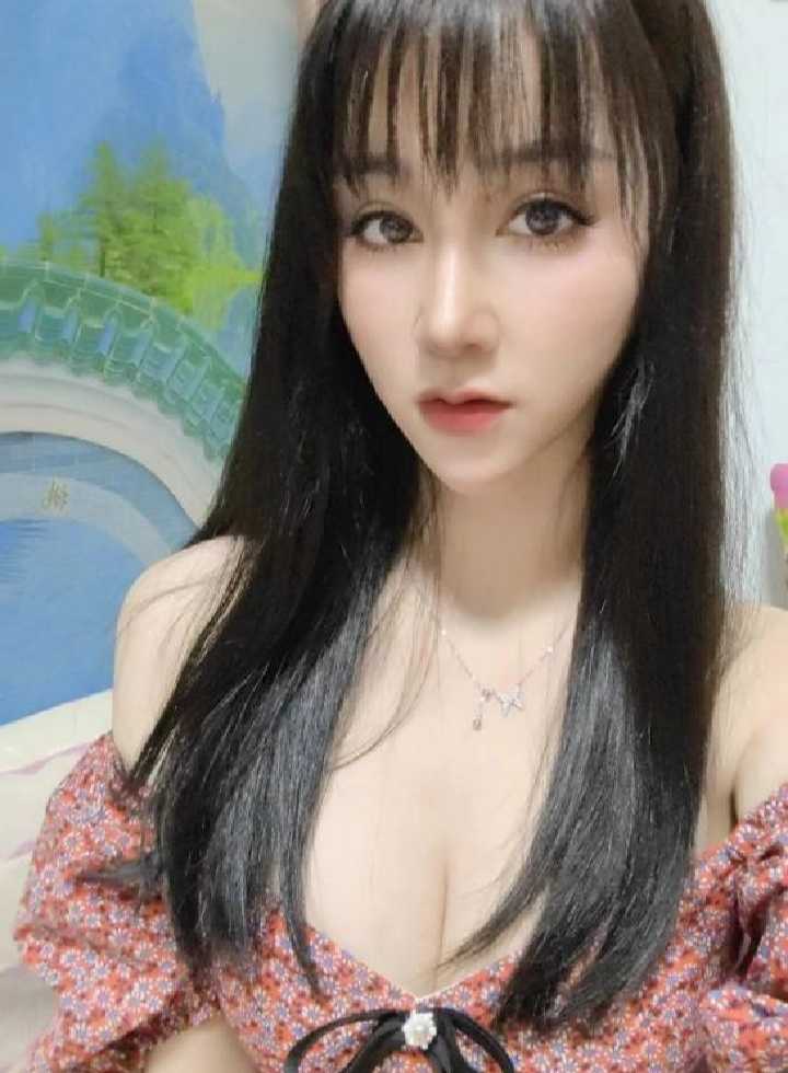 西湖性感美女秋秋