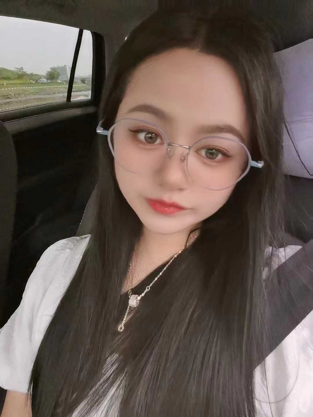 龙岗眼睛萌妹琳琳