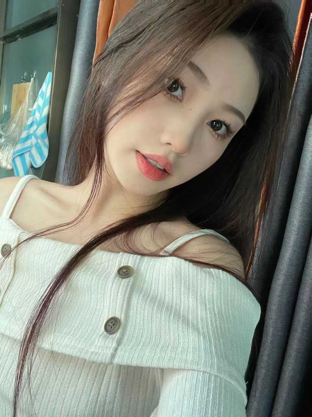 挺Sao的一个妹子