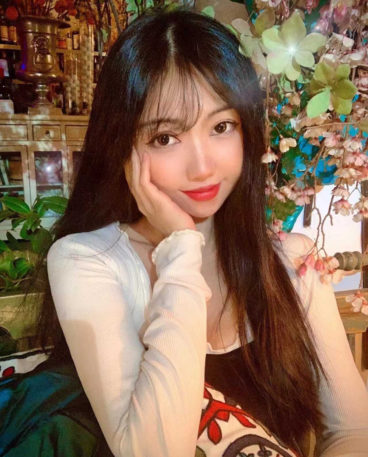 身材性感制服很多的妹子