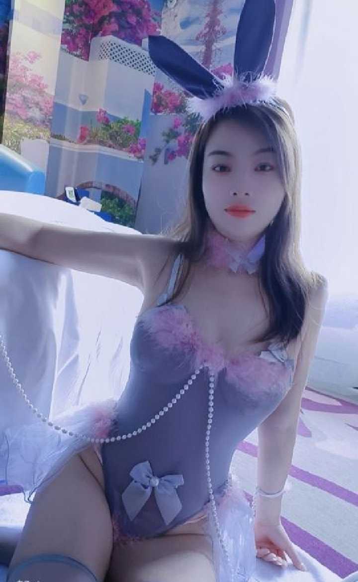 龙华性感制服小姐姐