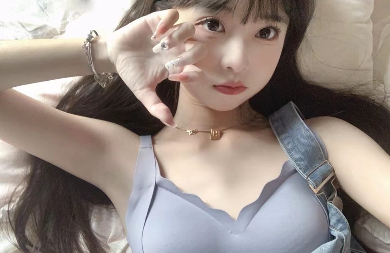 粉嫩萝莉会一字马