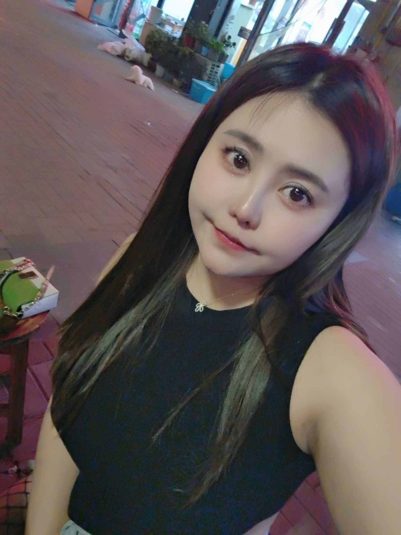 胸很大的一个妹子