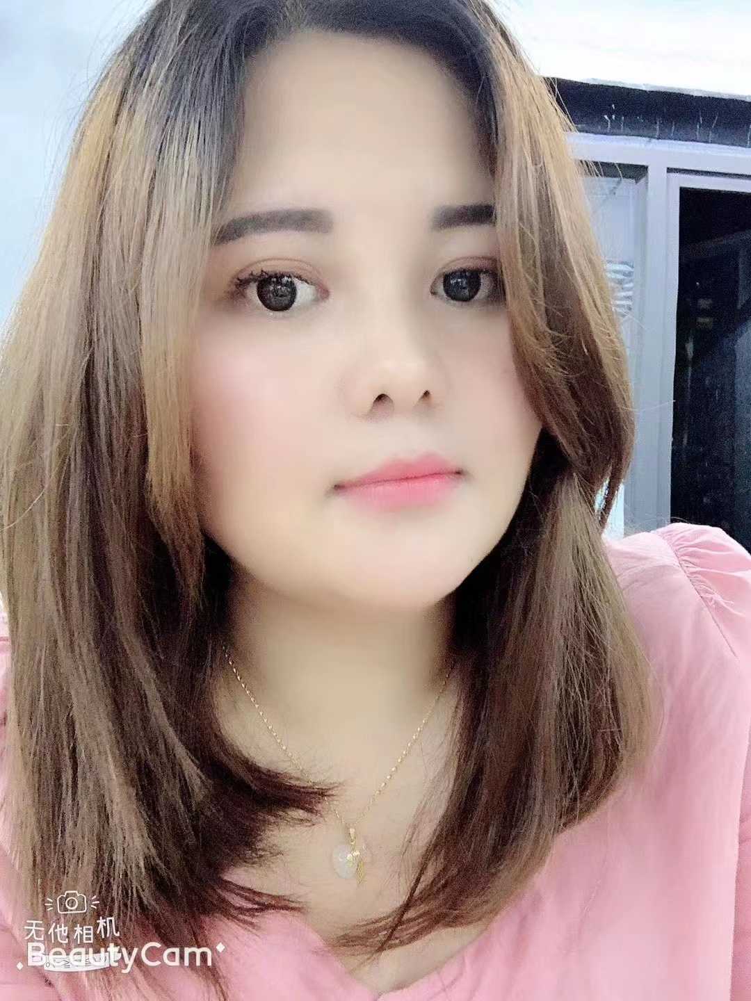 身材不错的年轻妹子