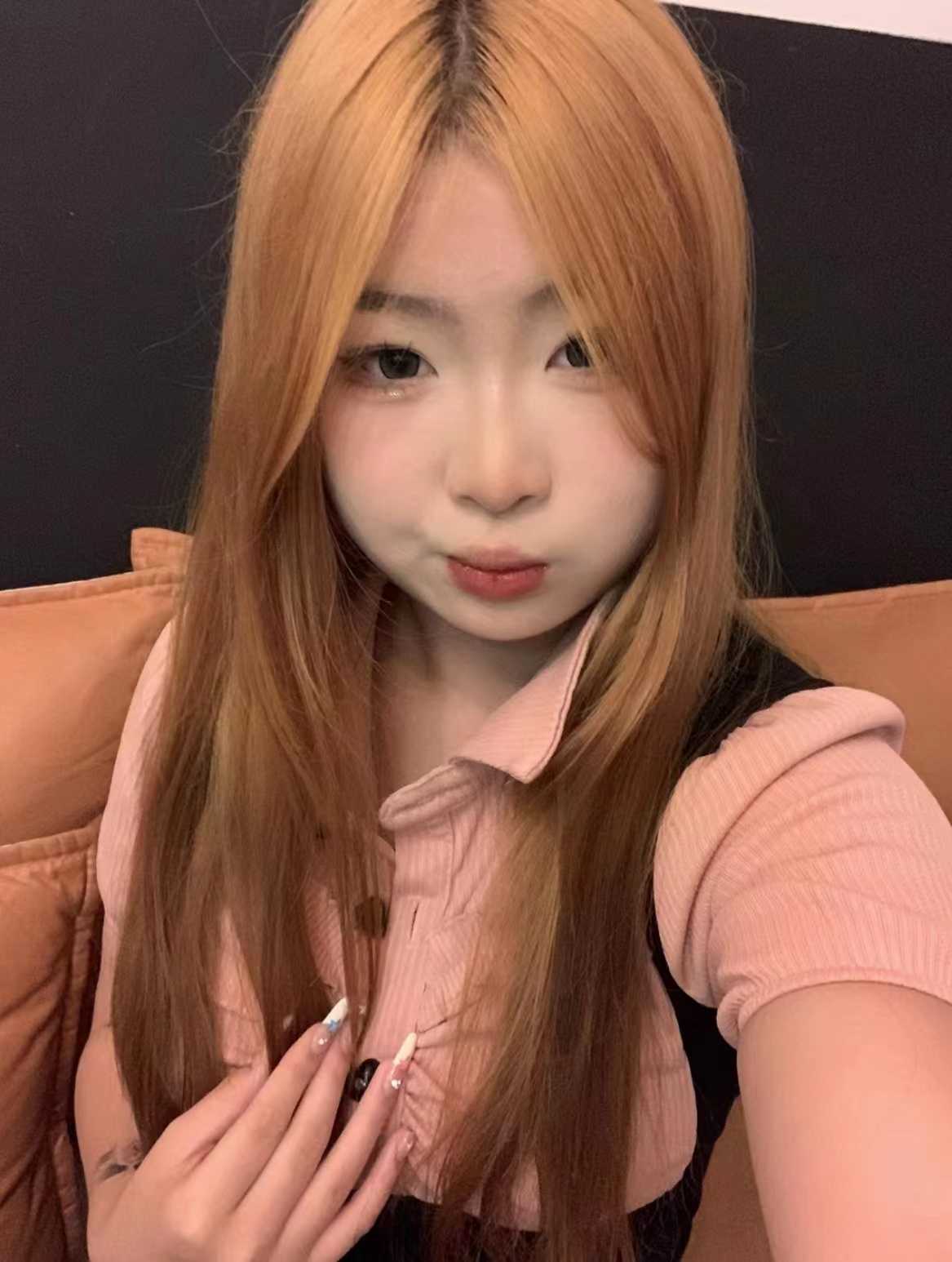 超级年轻人很热情的妹子