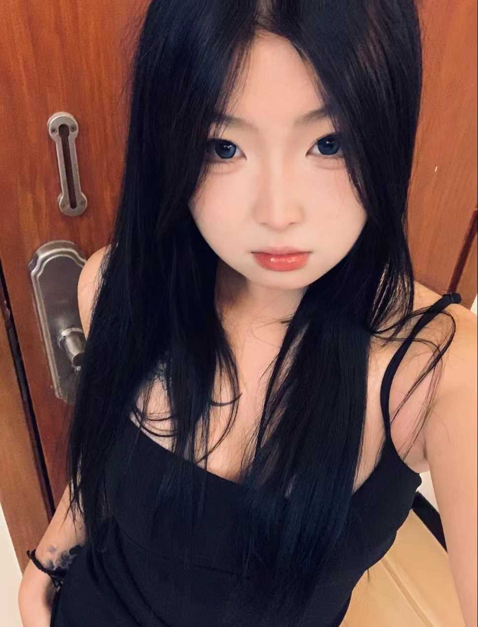 超级年轻人很热情的妹子