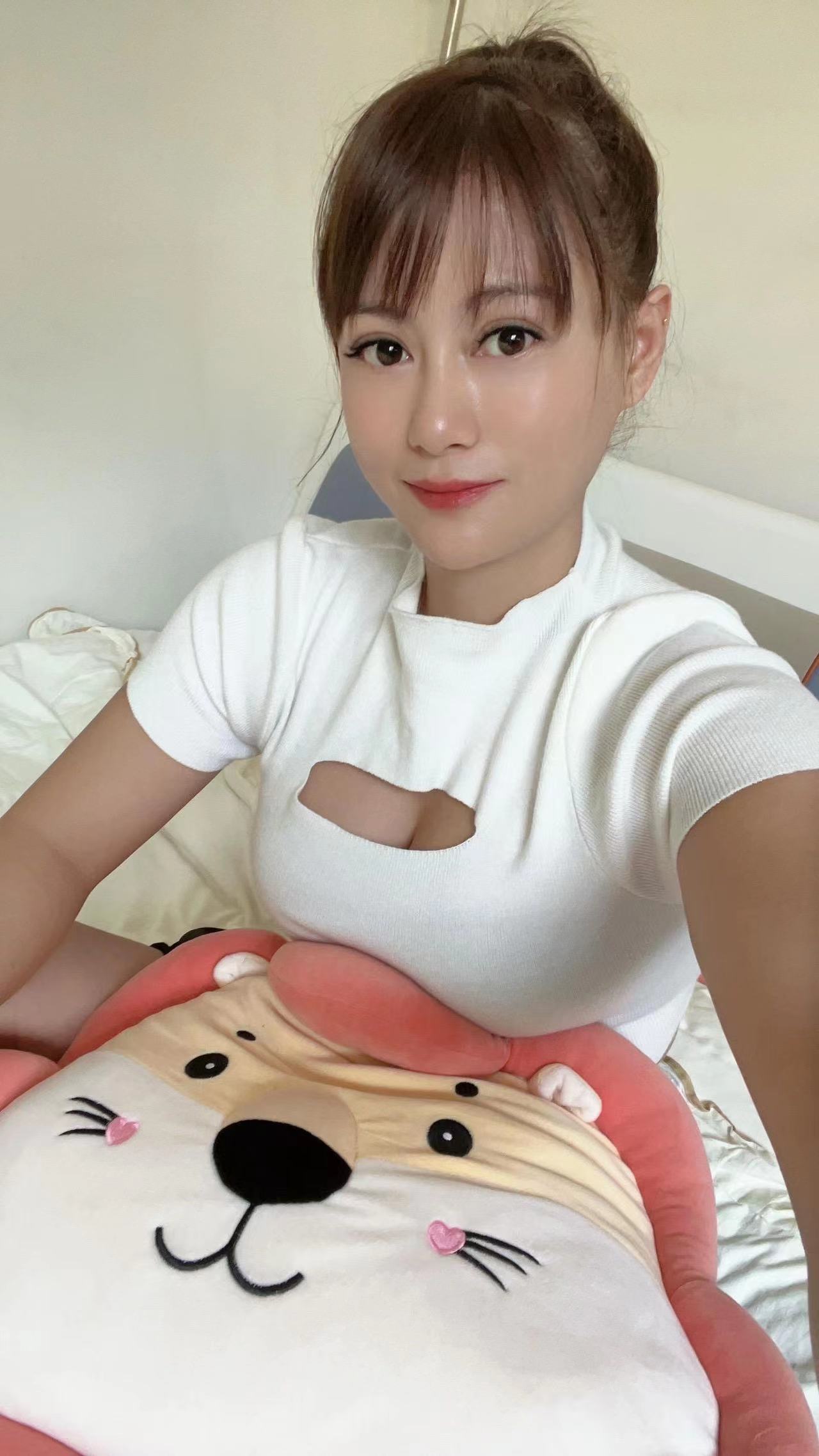 年轻胸大的妹子