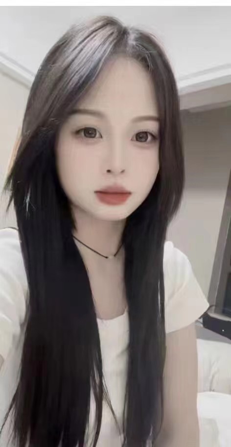 身材颜值都还不错的妹子