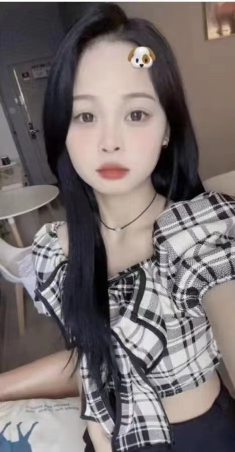 身材颜值都还不错的妹子