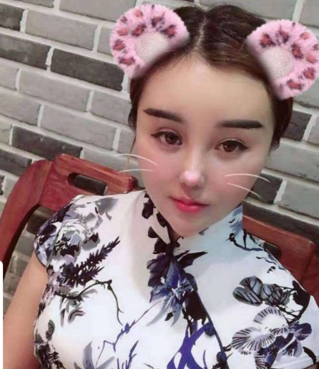 丰满俏皮的小小